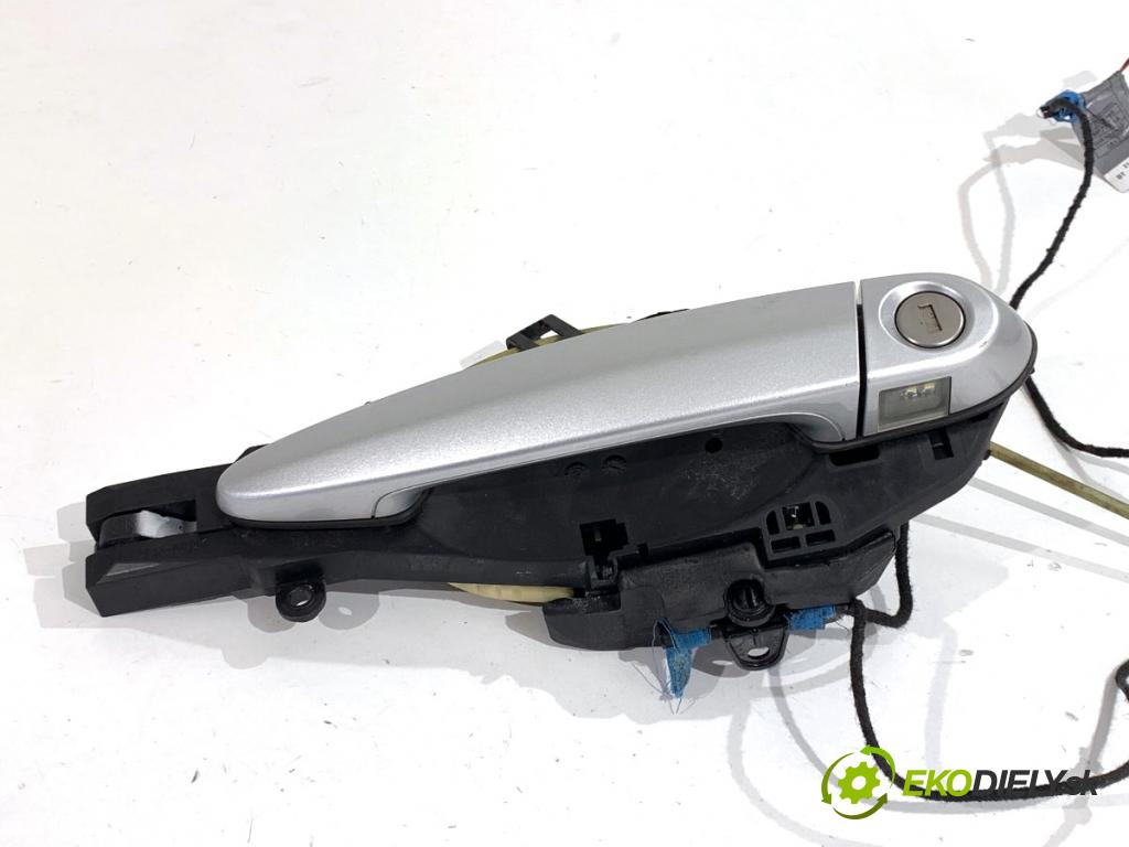 BMW F25 SUV 2013 190 kW xDrive 30 d 2993 klika vnejší levý přední část 