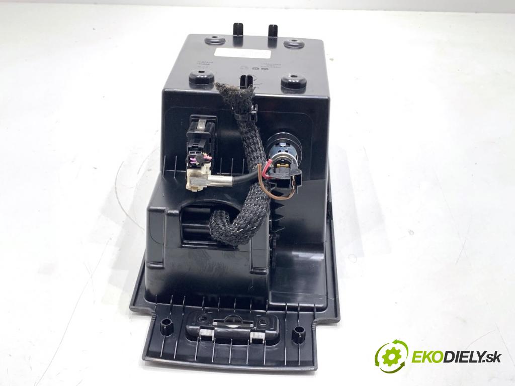 BMW F25 SUV 2013 190 kW xDrive 30 d 2993 Priehradka, kastlík OPERADLO: 105010242