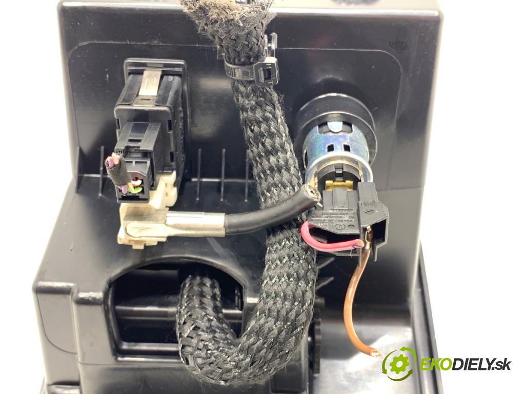 BMW F25 SUV 2013 190 kW xDrive 30 d 2993 Priehradka, kastlík OPERADLO: 105010242