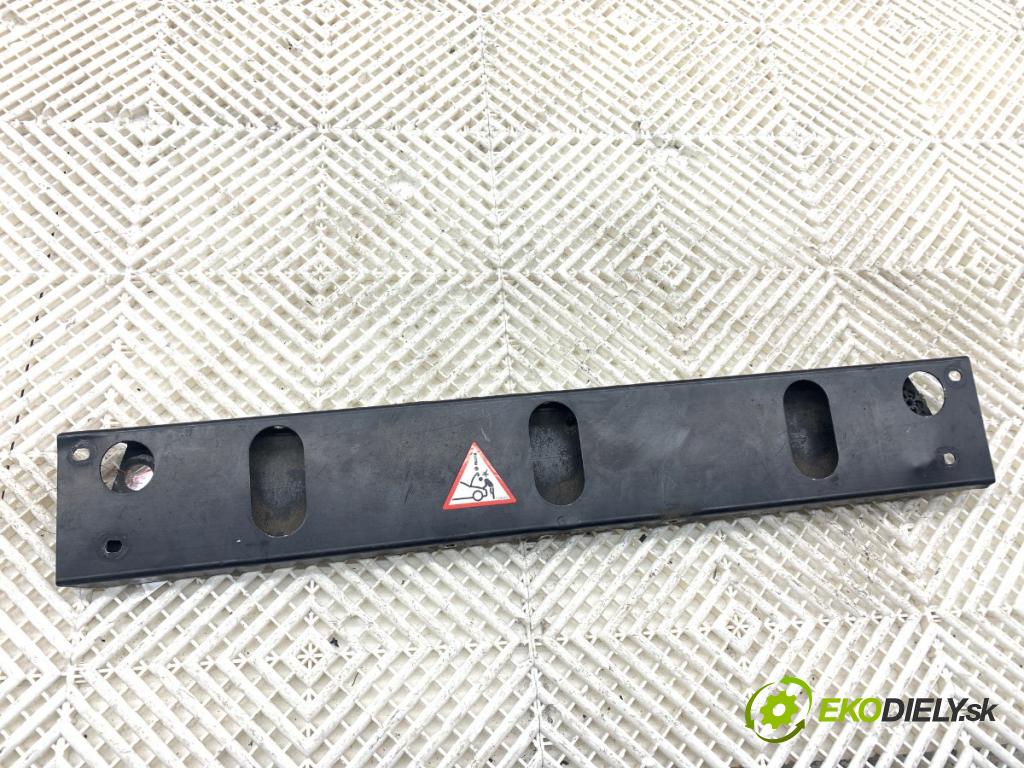 BMW F25 SUV 2013 190 kW xDrive 30 d 2993 výztuha horní  (Výztuha)