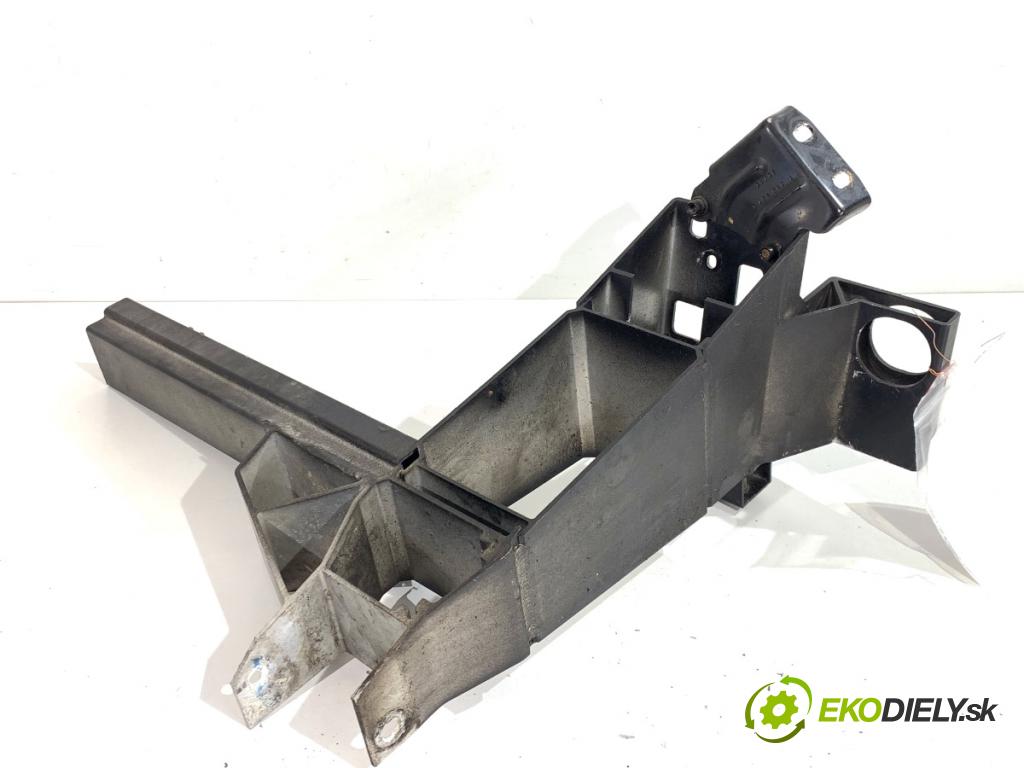 BMW F25 SUV 2013 190 kW xDrive 30 d 2993 uchytenia svetla ľavy 7210499