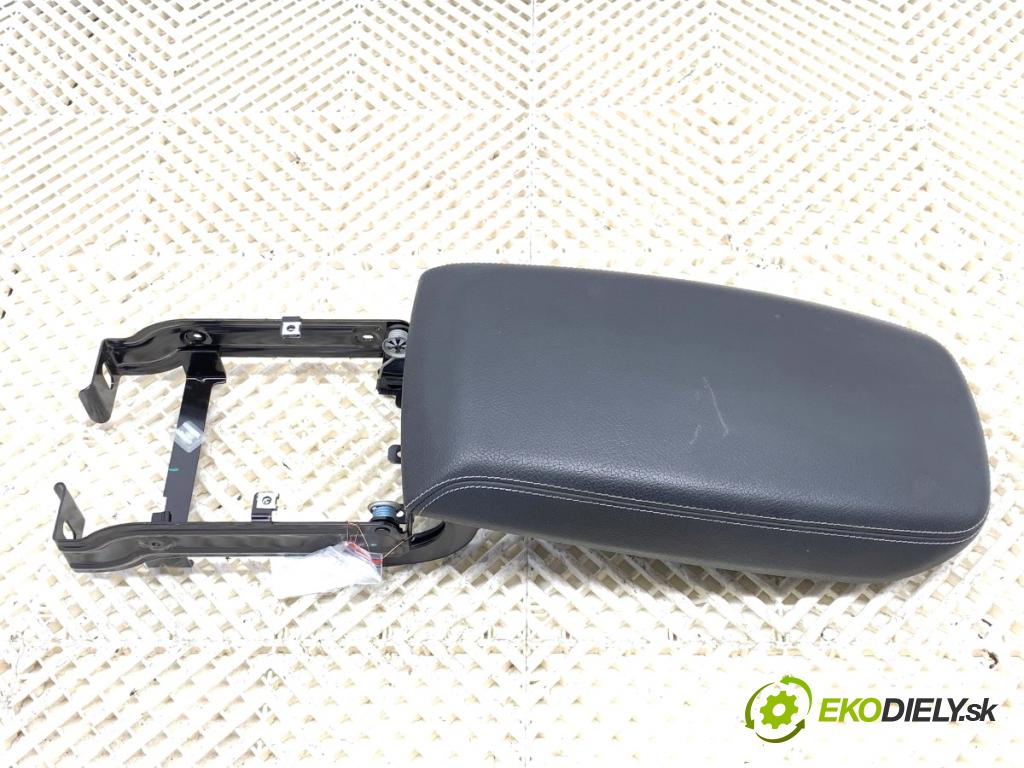 BMW F25 SUV 2013 190 kW xDrive 30 d 2993 loketní opěrka  (Loketní opěrka)