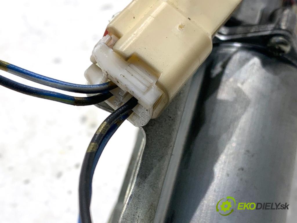 MITSUBISHI GRANDIS nadwozie wielkoprzestrzenne (MPV) 2005 100 kW 2.0 DI-D (NA8W) 1968 motor stěračů zadní část 34977-581