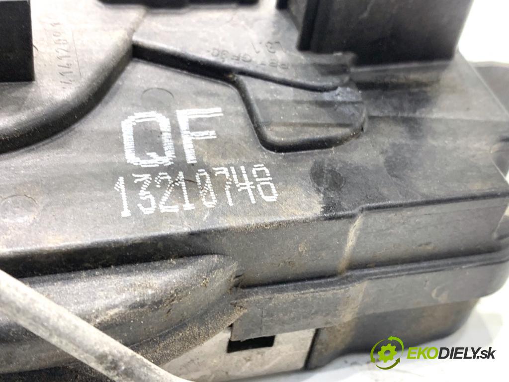 OPEL ASTRA H liftback 2006 66 kW 1.3 CDTI (L08) 1248 zámok Dvere ľavy predný 13210748