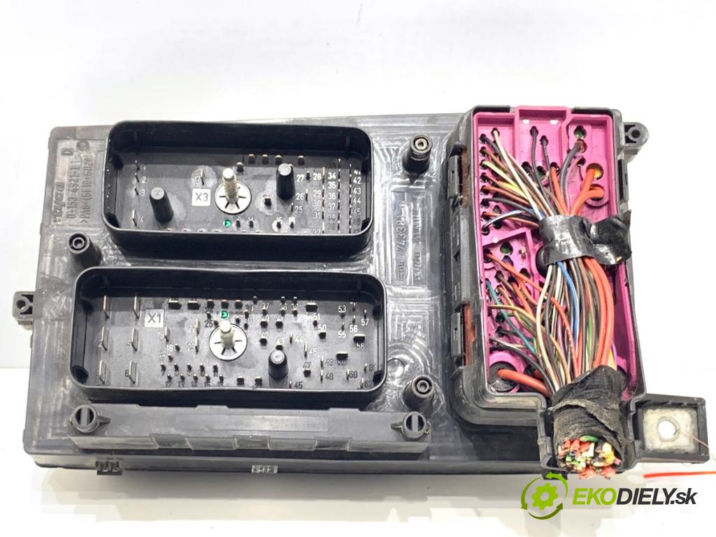 OPEL ASTRA H liftback 2006 66 kW 1.3 CDTI (L08) 1248 skříňka poistková 13242781 (Pojistková skříňka)