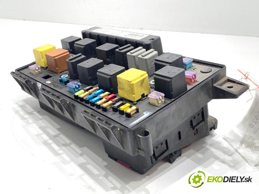 OPEL ASTRA H liftback 2006 66 kW 1.3 CDTI (L08) 1248 skříňka poistková 13242781 (Pojistková skříňka)