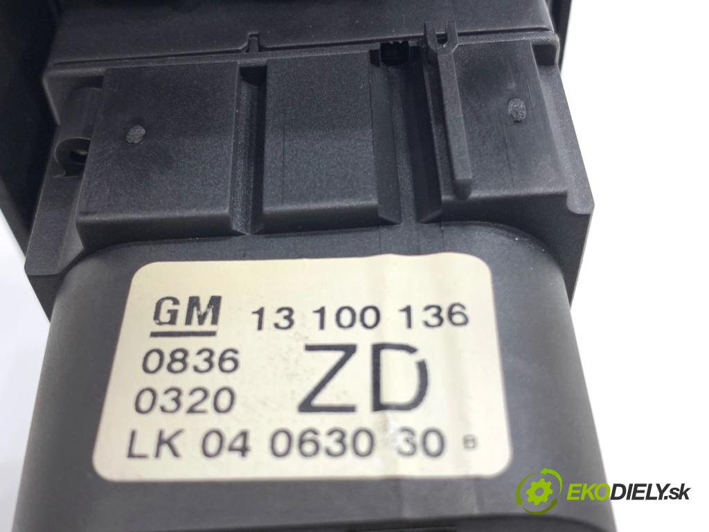 OPEL ASTRA H liftback 2006 66 kW 1.3 CDTI (L08) 1248 spínač světel 13100136