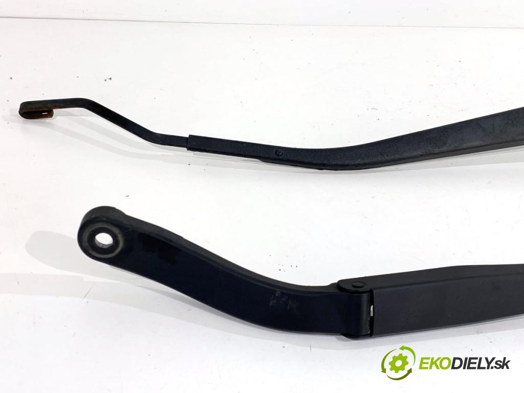 OPEL ANTARA A SUV 2014 135 kW 2.2 CDTi 4x4 2231 Rameno stierače predný