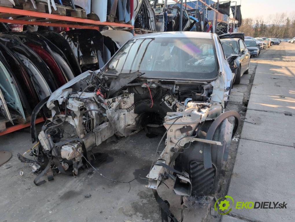 BMW F25 SUV 2013 190 kW xDrive 30 d 2993 KAROSERIA ČTVRŤÁK blatník práh střecha PODŁUŻNICA 