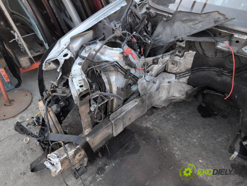 BMW F25 SUV 2013 190 kW xDrive 30 d 2993 KAROSERIA ČTVRŤÁK blatník práh střecha PODŁUŻNICA