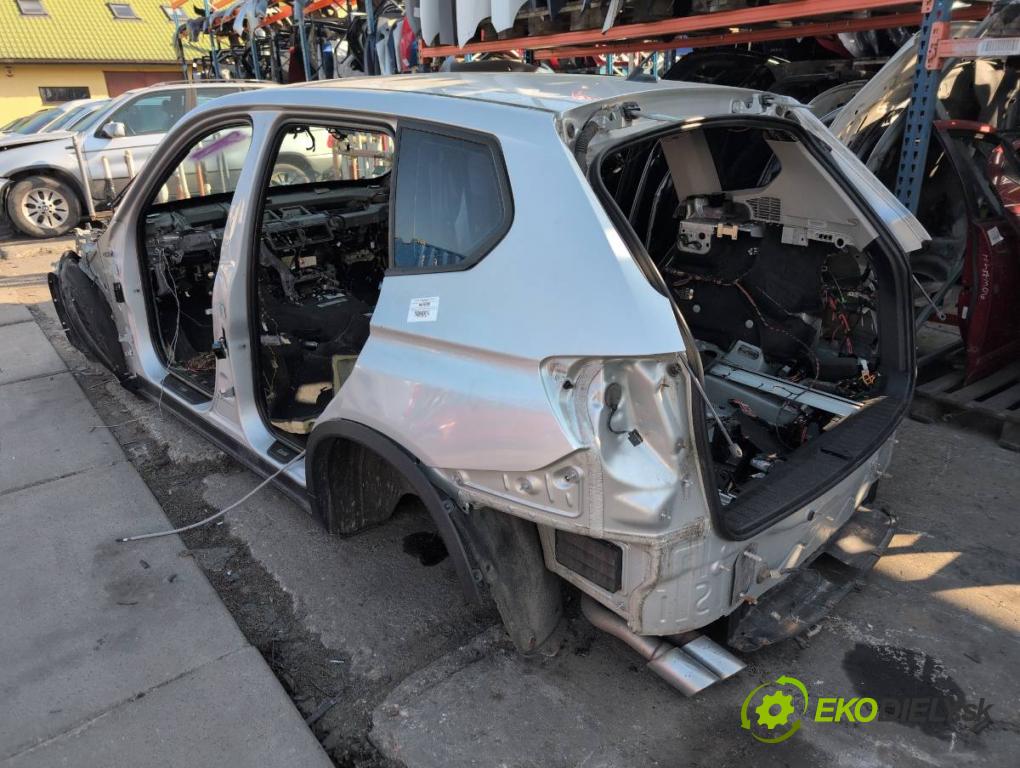 BMW F25 SUV 2013 190 kW xDrive 30 d 2993 KAROSERIA ČTVRŤÁK blatník práh střecha PODŁUŻNICA