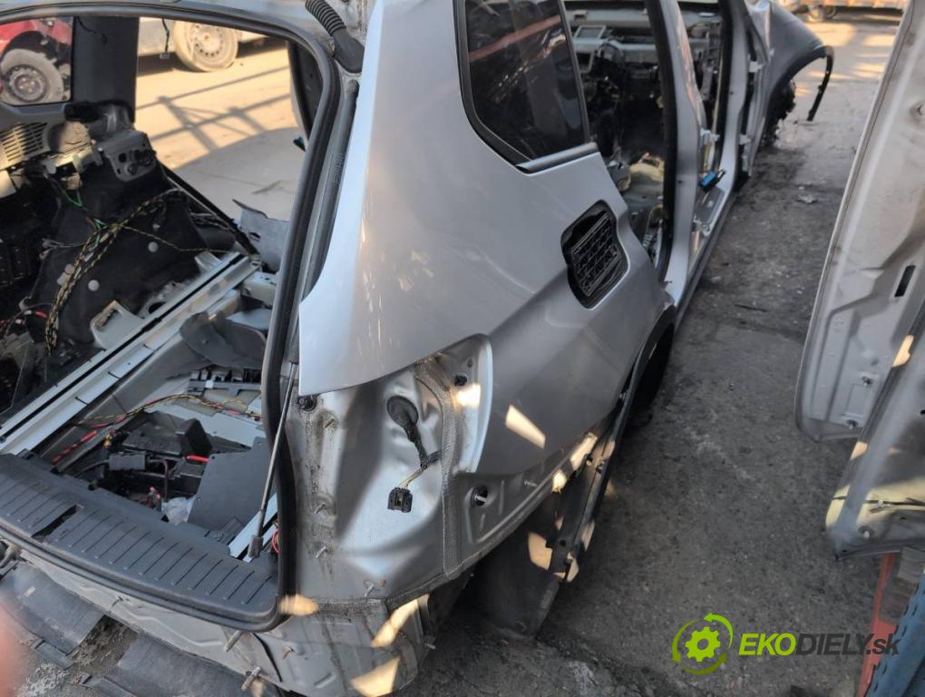 BMW F25 SUV 2013 190 kW xDrive 30 d 2993 KAROSERIA ČTVRŤÁK blatník práh střecha PODŁUŻNICA