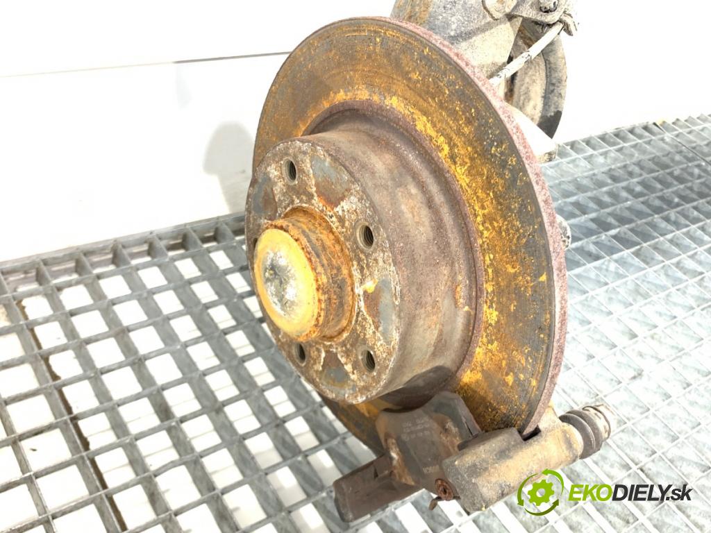 RENAULT MEGANE III liftback 2009 74 kW 1.6 16V (BZ0H) 1598 výztuha zadní část