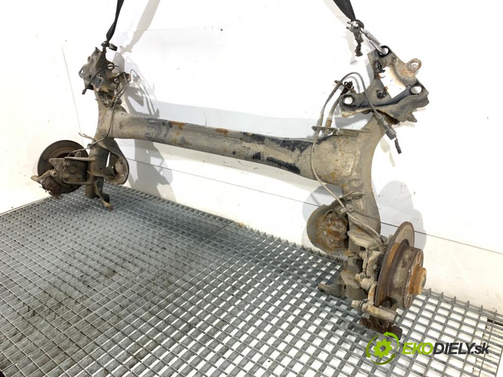 RENAULT MEGANE III liftback 2009 74 kW 1.6 16V (BZ0H) 1598 výztuha zadní část