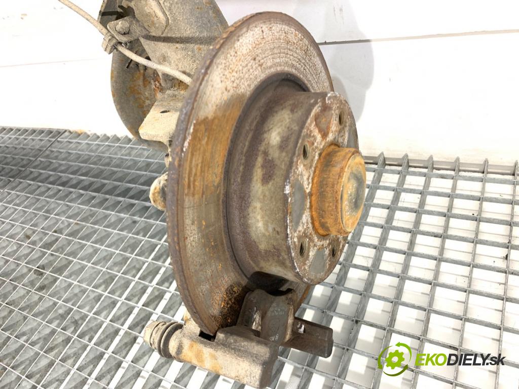 RENAULT MEGANE III liftback 2009 74 kW 1.6 16V (BZ0H) 1598 výztuha zadní část