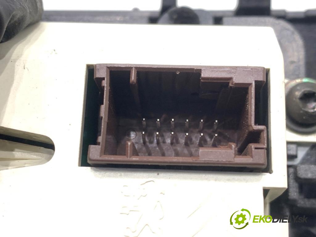 PEUGEOT 407 sedan 2005 100 kW 2.0 HDi 135 (6DRHRH, 6DRHRE, 6DRHRG, 6DRHRJ) 1997 Dislpej 9660954280 (Prístrojová doska)