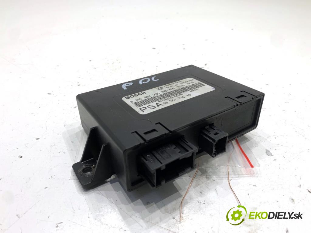 PEUGEOT 407 sedan 2005 100 kW 2.0 HDi 135 (6DRHRH, 6DRHRE, 6DRHRG, 6DRHRJ) 1997 modul PDC 96 561 742 80 (Řídící jednotka ostatní)