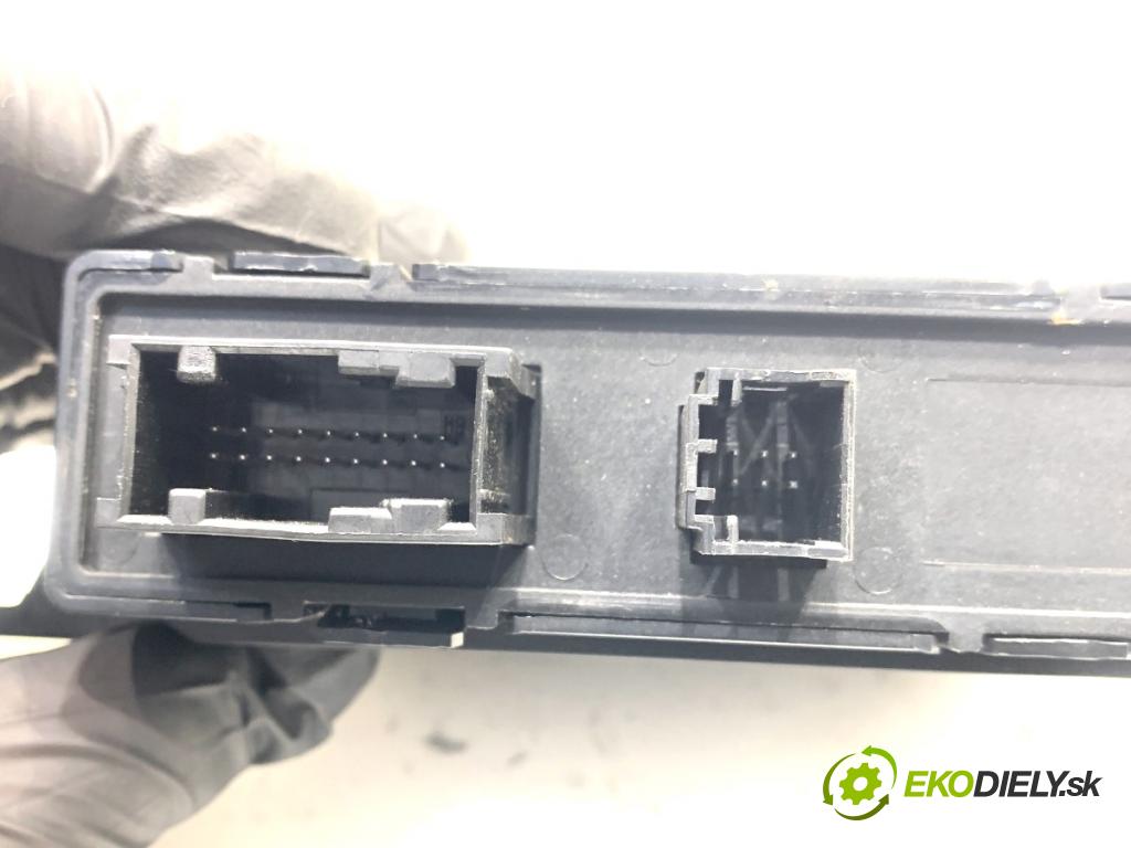 PEUGEOT 407 sedan 2005 100 kW 2.0 HDi 135 (6DRHRH, 6DRHRE, 6DRHRG, 6DRHRJ) 1997 modul PDC 96 561 742 80 (Řídící jednotka ostatní)