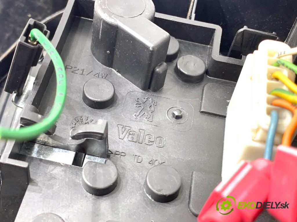 PEUGEOT 407 sedan 2005 100 kW 2.0 HDi 135 (6DRHRH, 6DRHRE, 6DRHRG, 6DRHRJ) 1997 světlo levý zadní část 9656606380