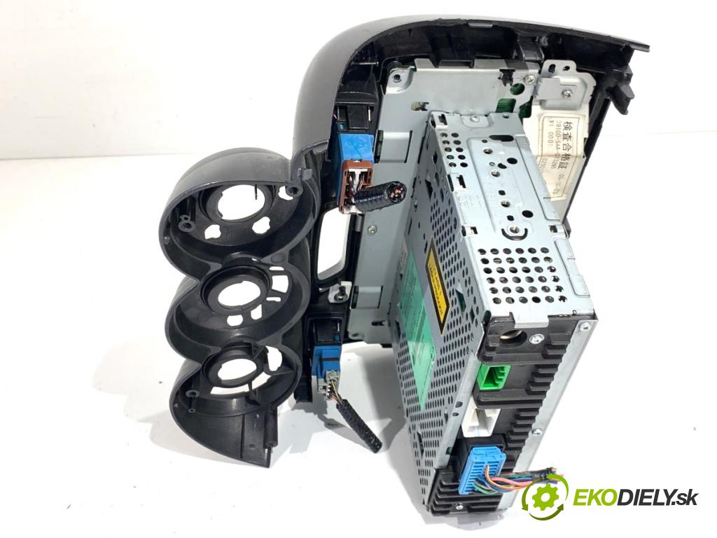 HONDA JAZZ II liftback 2005 57 kW 1.2 i-DSI (GD5, GE2) 1243 RADIO 39175-SAA-G120-M1 (Audio zařízení)