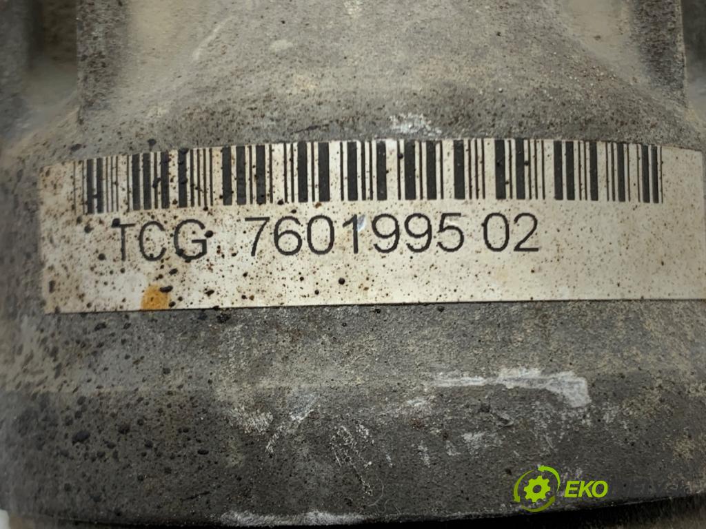 BMW F25 SUV 2016 180 kW xDrive 28 i 1997 podpěra poloos 7601996