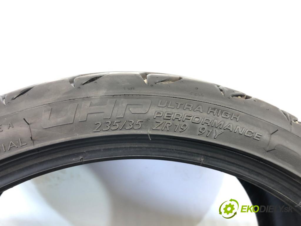 --- --- PNEUMATIKY: 2X 235/35 19" KORMORAN