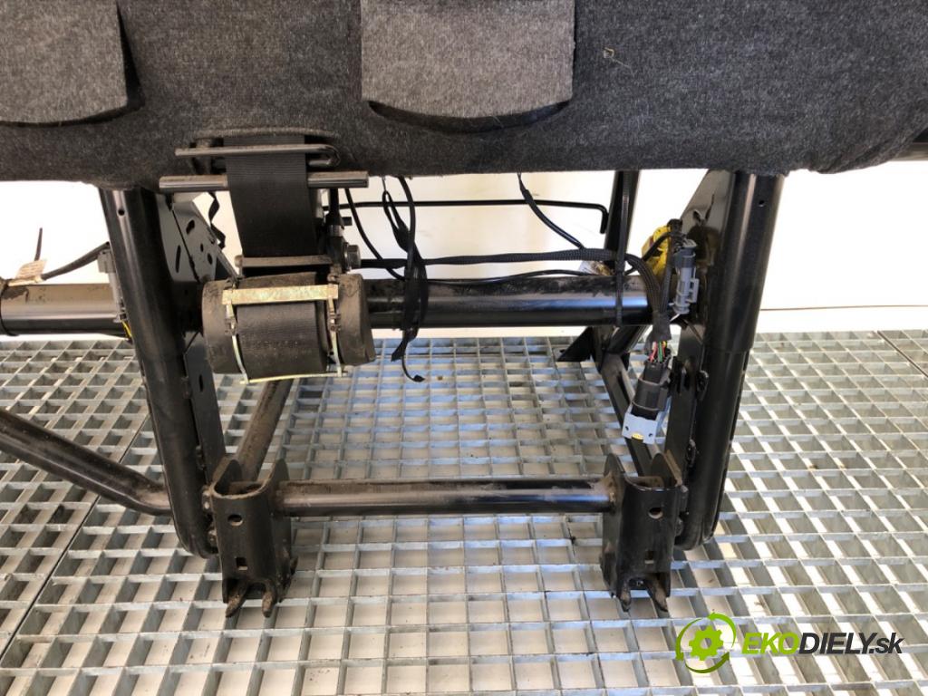 PEUGEOT BOXER II Skrzynia 2022 103 kW 2.2 BlueHDi 140 2179 Sedadlo pravy predný