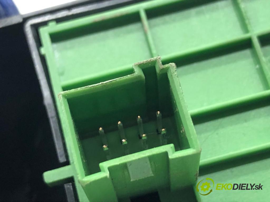 PEUGEOT BOXER II Skrzynia 2022 103 kW 2.2 BlueHDi 140 2179 přepínač oken  (Páčky pod volantem)