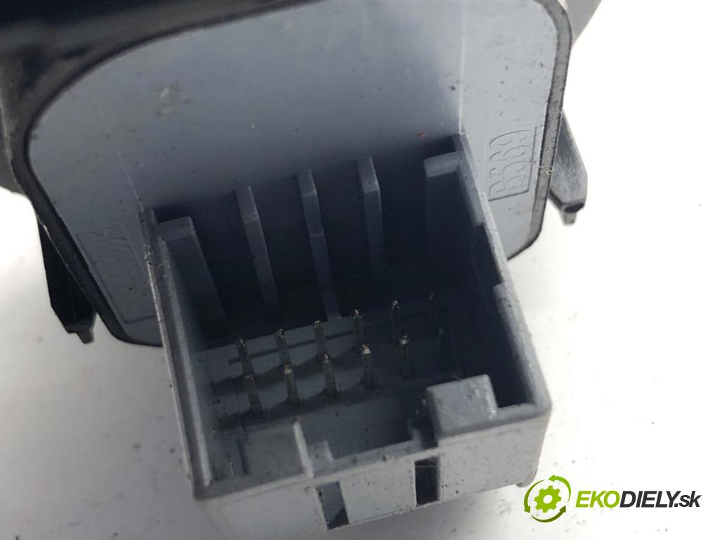 PEUGEOT BOXER II Skrzynia 2022 103 kW 2.2 BlueHDi 140 2179 přepínač oken  (Páčky pod volantem)