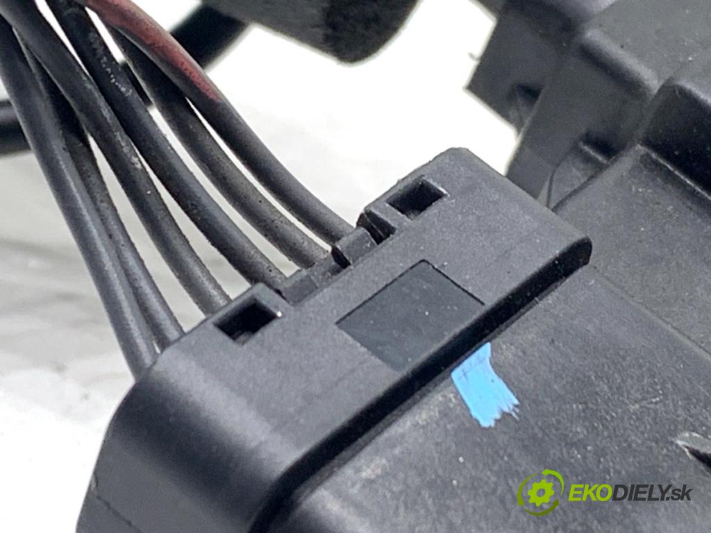 RENAULT MEGANE III liftback 2009 74 kW 1.6 16V (BZ0H) 1598 zámok Dvere ľavy zad 82503000