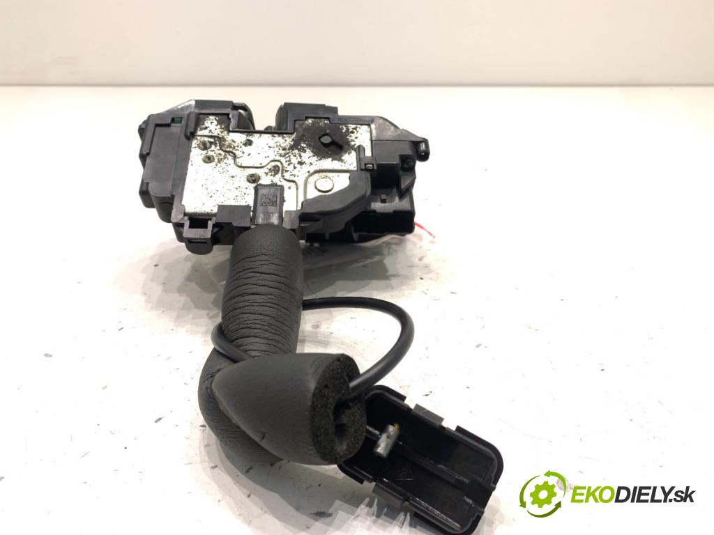 RENAULT MEGANE III liftback 2009 74 kW 1.6 16V (BZ0H) 1598 zámok Dvere pravy zad 82502000