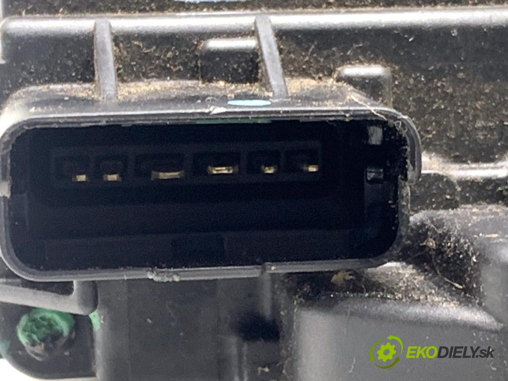 RENAULT MEGANE III liftback 2009 74 kW 1.6 16V (BZ0H) 1598 zámok Dvere pravy zad 82502000