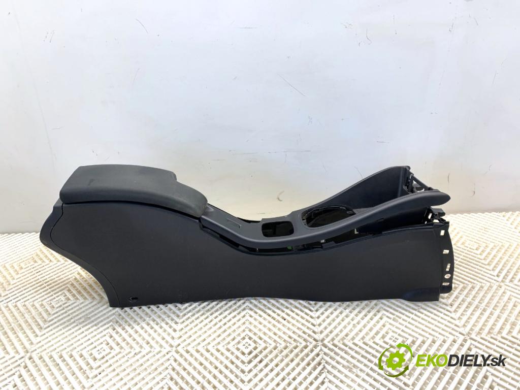 RENAULT MEGANE III liftback 2009 74 kW 1.6 16V (BZ0H) 1598 Tunel stredový opierka 969100026R