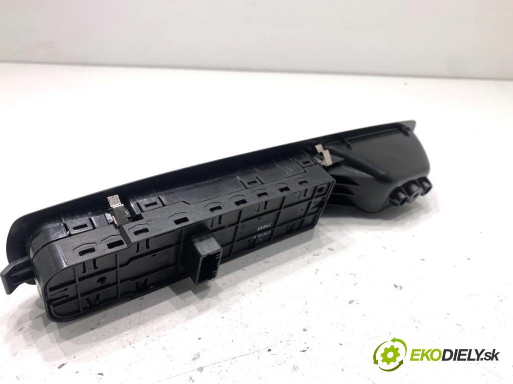 RENAULT MEGANE III liftback 2009 74 kW 1.6 16V (BZ0H) 1598 Prepínač okien 809610016R (Prepínacie páčky pod volantom)