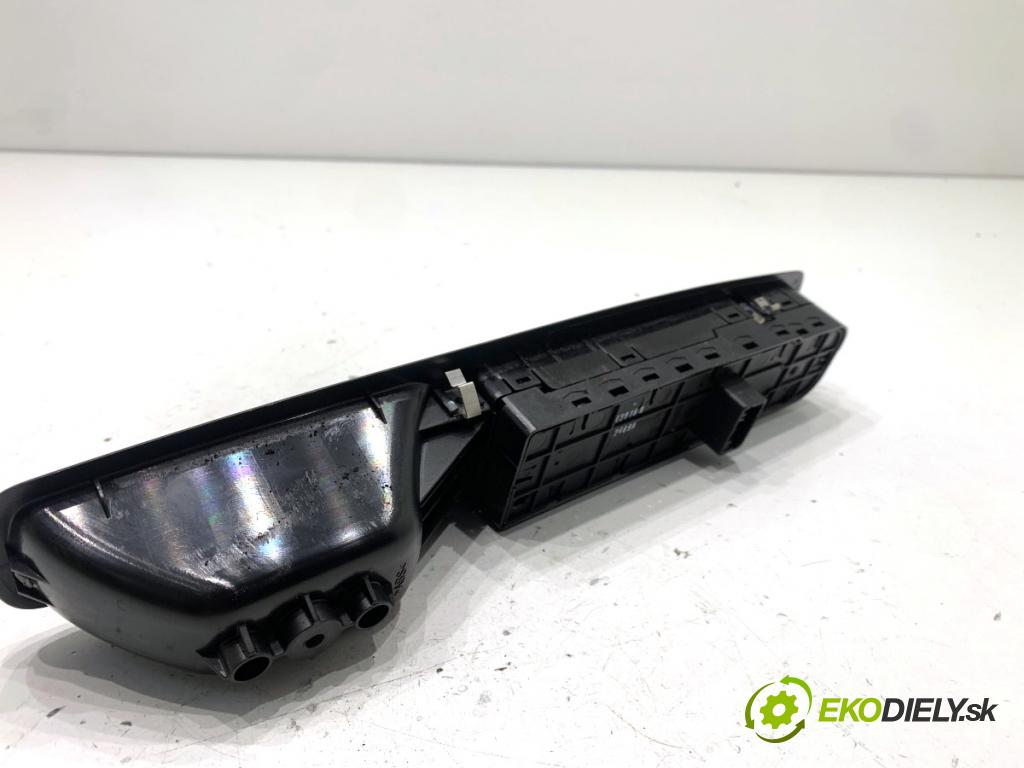 RENAULT MEGANE III liftback 2009 74 kW 1.6 16V (BZ0H) 1598 Prepínač okien 809610016R (Prepínacie páčky pod volantom)