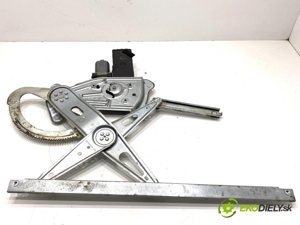 RENAULT MEGANE III liftback 2009 74 kW 1.6 16V (BZ0H) 1598 mechanismus okna levý přední část 968431-100