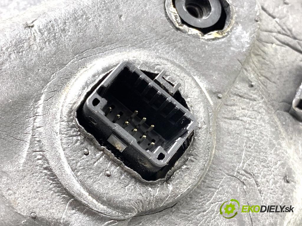 RENAULT MEGANE III liftback 2009 74 kW 1.6 16V (BZ0H) 1598 zpětné zrcátko levý