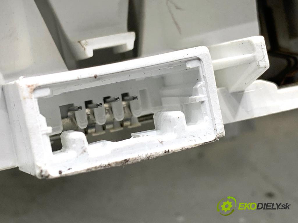 RENAULT MEGANE III liftback 2009 74 kW 1.6 16V (BZ0H) 1598 Svetlo stropné 264300008R