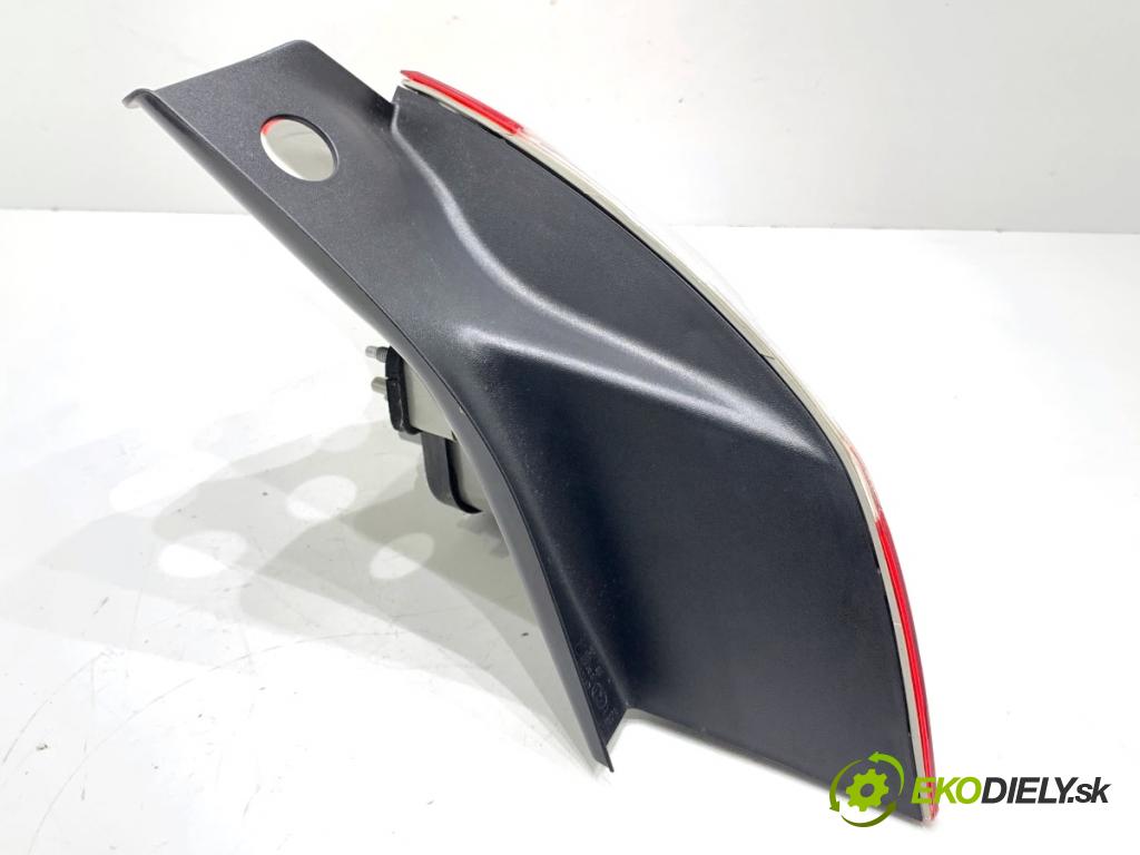 RENAULT MEGANE III liftback 2009 74 kW 1.6 16V (BZ0H) 1598 Svetlo pravy zad