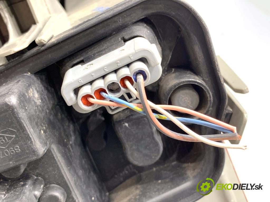 RENAULT MEGANE III liftback 2009 74 kW 1.6 16V (BZ0H) 1598 Svetlo pravy zad