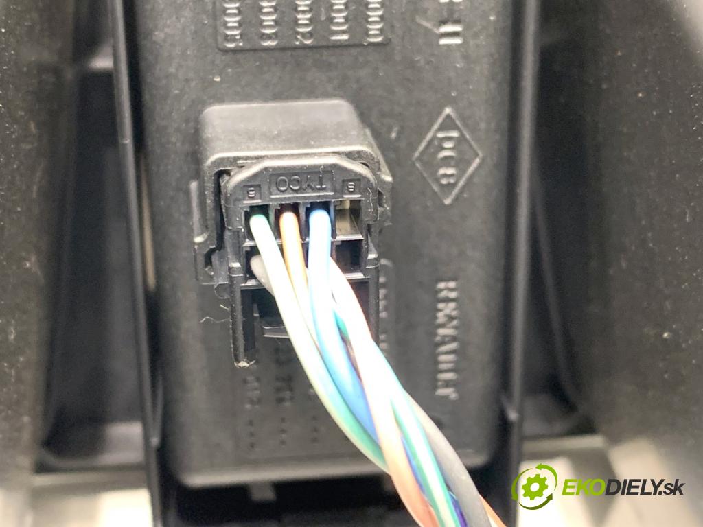 RENAULT MEGANE III liftback 2009 74 kW 1.6 16V (BZ0H) 1598 mří topení přední část střední