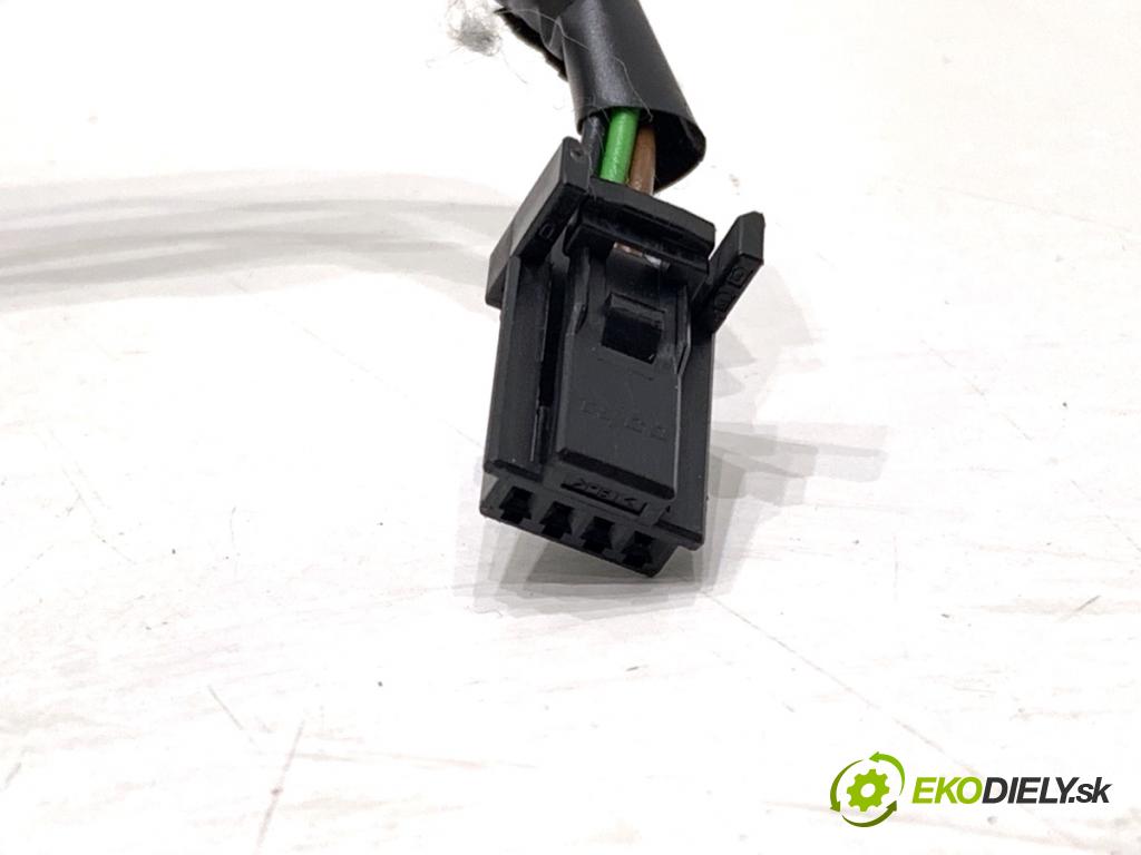 RENAULT MEGANE III liftback 2009 74 kW 1.6 16V (BZ0H) 1598 Svetlo zad ľavá strana vnútorná 265550009R (Kľučka dverí ostatné)