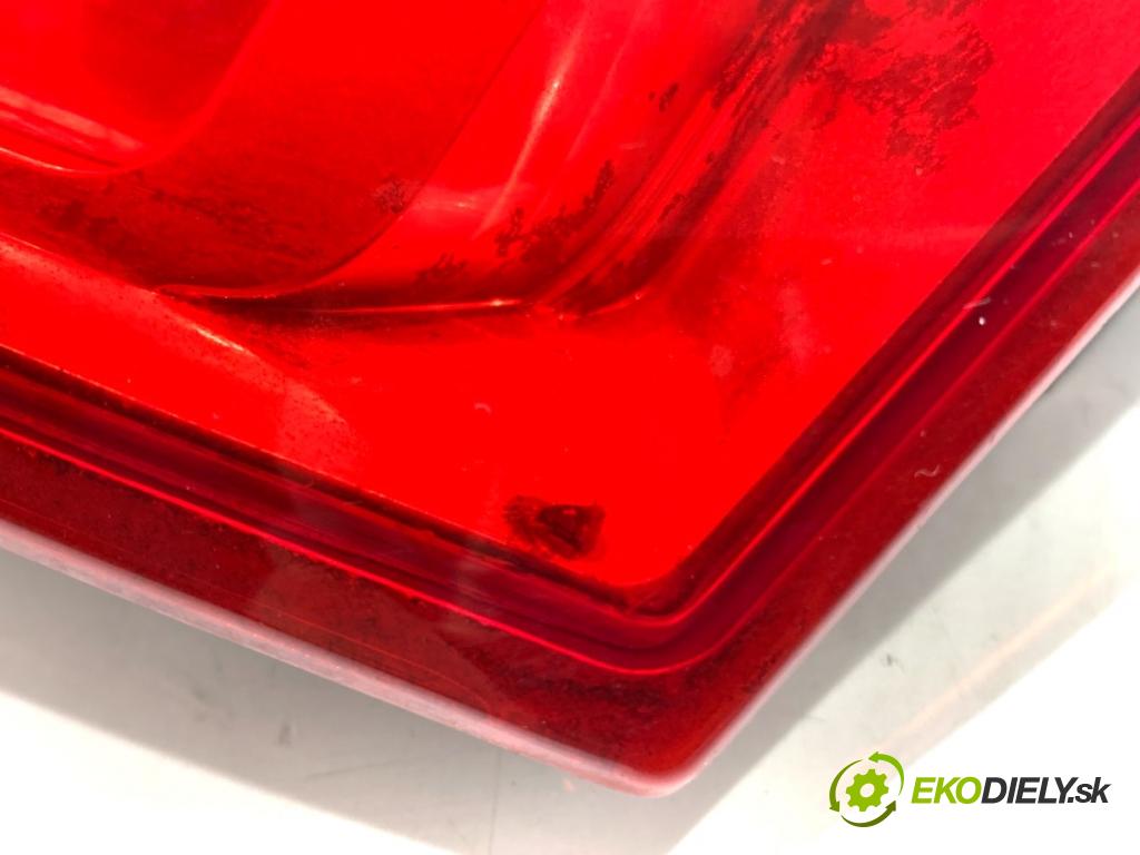 RENAULT MEGANE III liftback 2009 74 kW 1.6 16V (BZ0H) 1598 Svetlo zad pravá vnútorná 265500009R (Kľučka dverí ostatné)