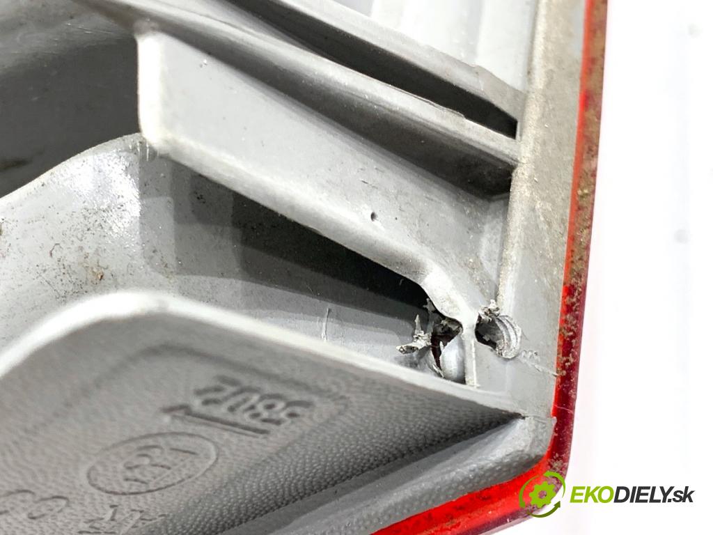 RENAULT MEGANE III liftback 2009 74 kW 1.6 16V (BZ0H) 1598 Svetlo zad pravá vnútorná 265500009R (Kľučka dverí ostatné)