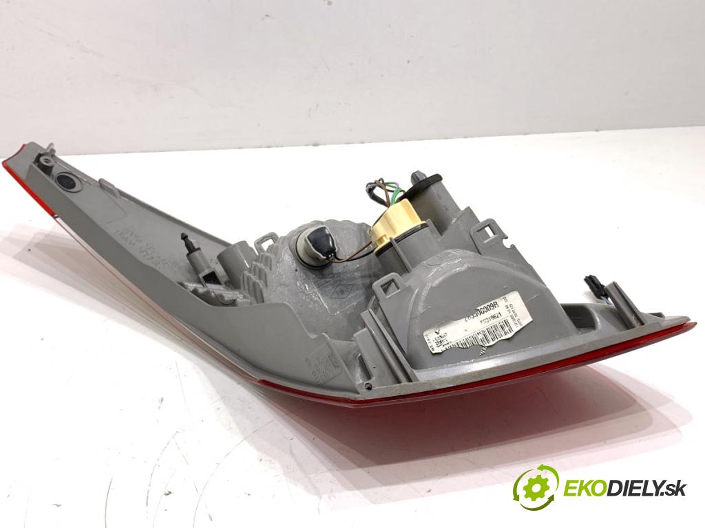 RENAULT MEGANE III liftback 2009 74 kW 1.6 16V (BZ0H) 1598 Svetlo zad pravá vnútorná 265500009R (Kľučka dverí ostatné)