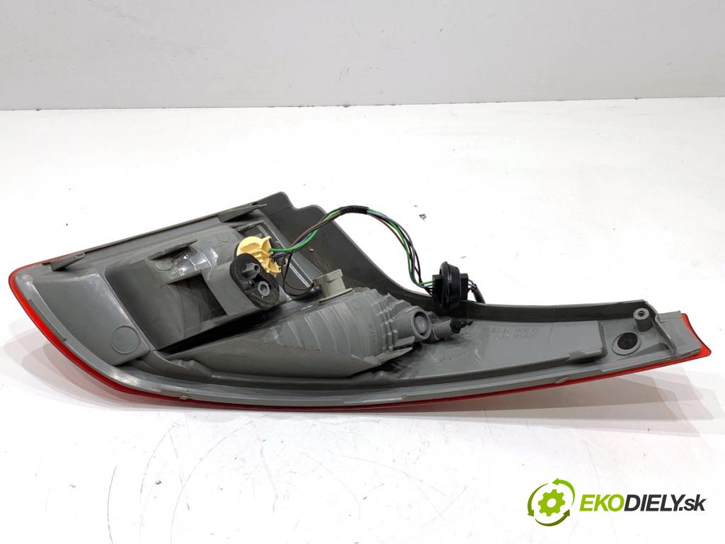 RENAULT MEGANE III liftback 2009 74 kW 1.6 16V (BZ0H) 1598 Svetlo zad pravá vnútorná 265500009R (Kľučka dverí ostatné)