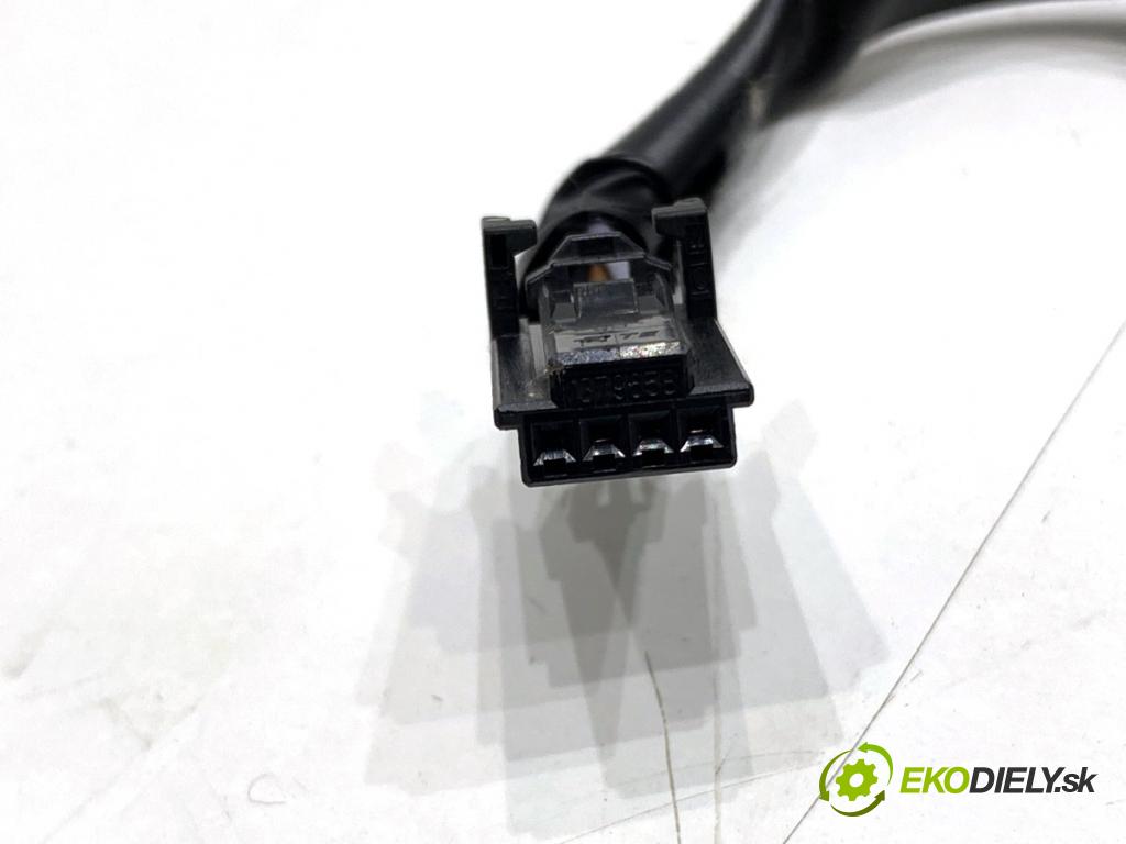 RENAULT MEGANE III liftback 2009 74 kW 1.6 16V (BZ0H) 1598 Svetlo zad pravá vnútorná 265500009R (Kľučka dverí ostatné)