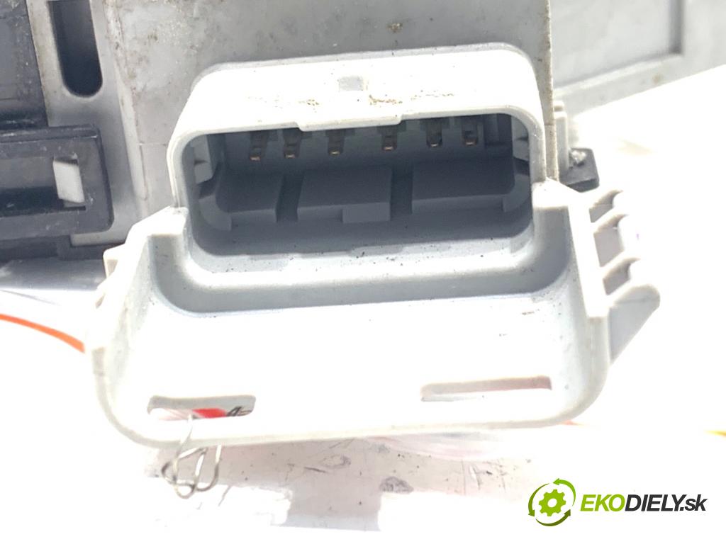 CITROEN C4 I liftback 2005 100 kW 2.0 HDi 1997 zámok Dvere pravy predný 9647173480