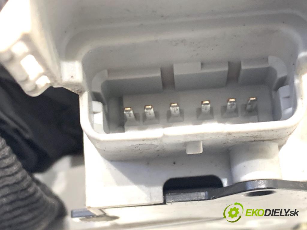 CITROEN C4 I liftback 2005 100 kW 2.0 HDi 1997 zámok Dvere ľavy predný 9647173580