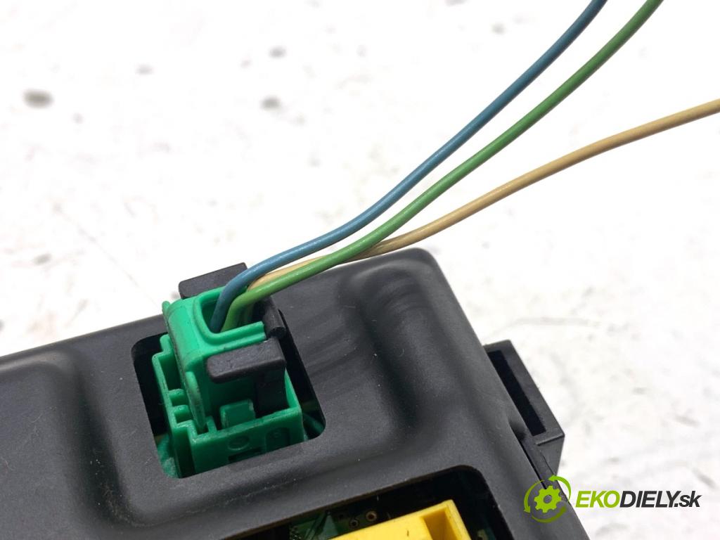 CITROEN C4 I liftback 2005 100 kW 2.0 HDi 1997 Panel ovládania kúrenia 9658084577 (Prepínacie páčky pod volantom)